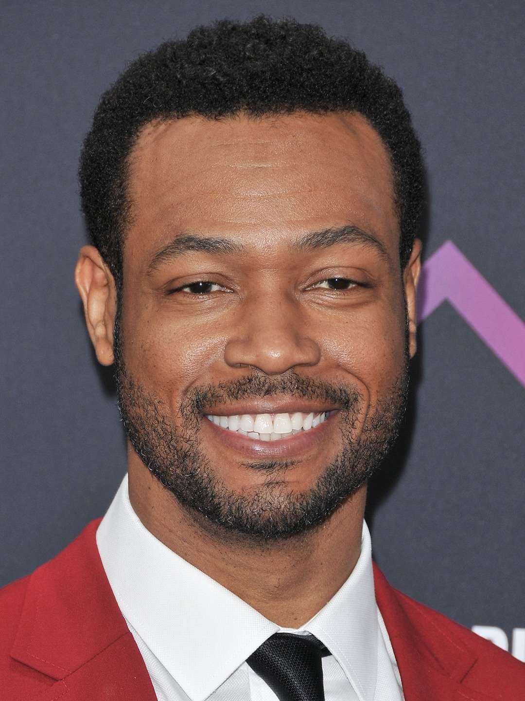 How tall is Isaiah Mustafa?